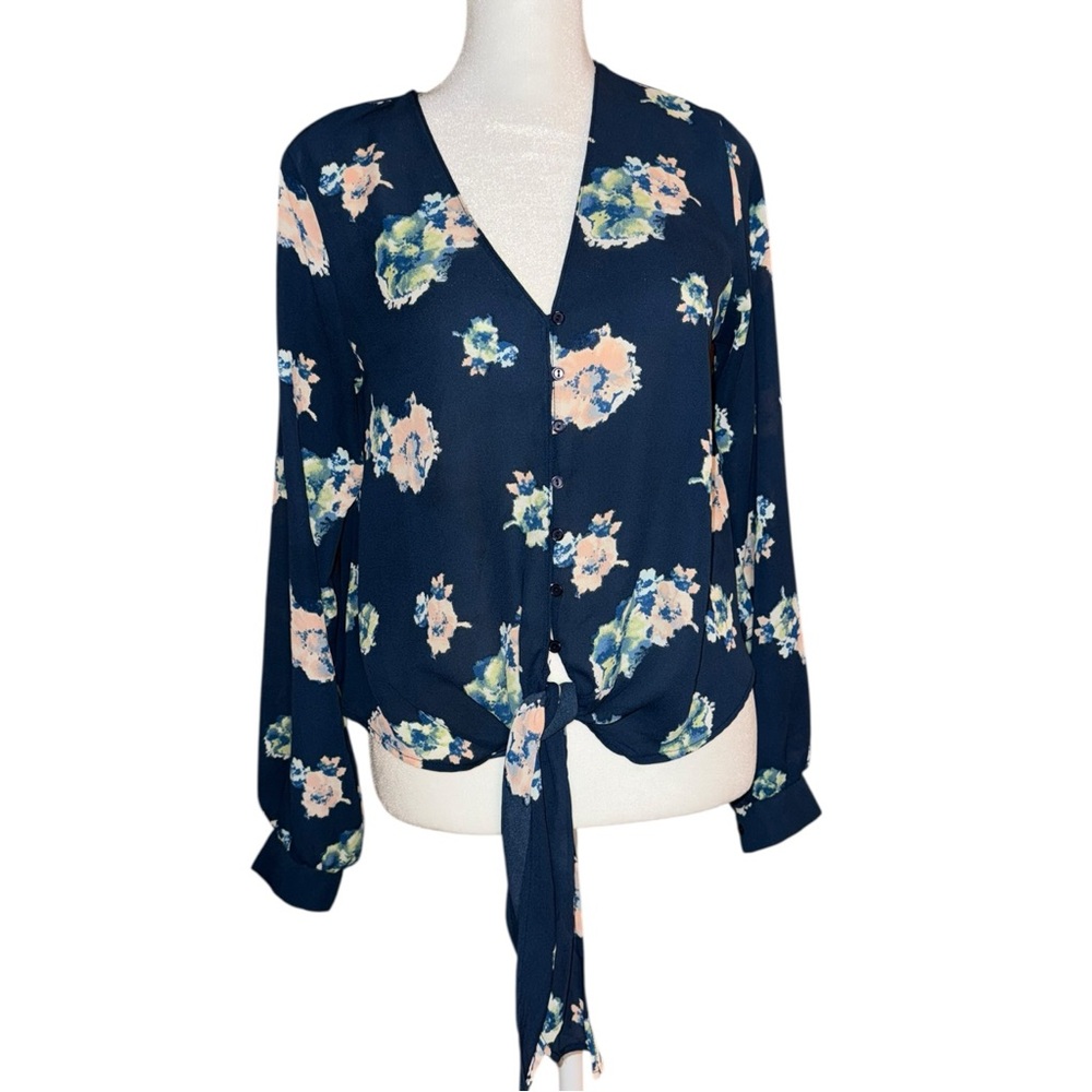 5️⃣Lush Navy Floral Tie Front Blouse XS